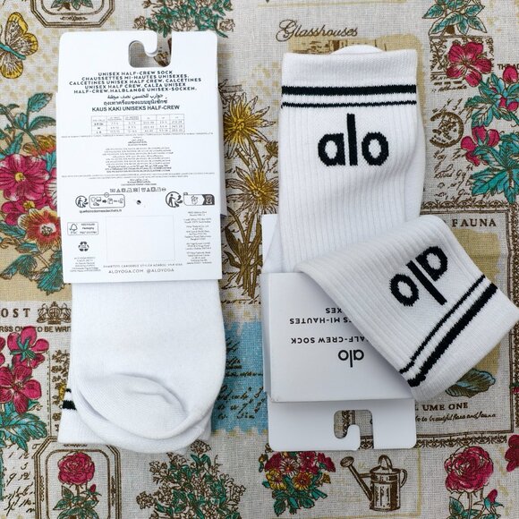 👑POSH NWT ALO Yoga Socks 2 Pairs - Picture 2 of 4